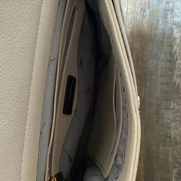 Espe| Crossbody Vegan Purse - Picture 5 of 9